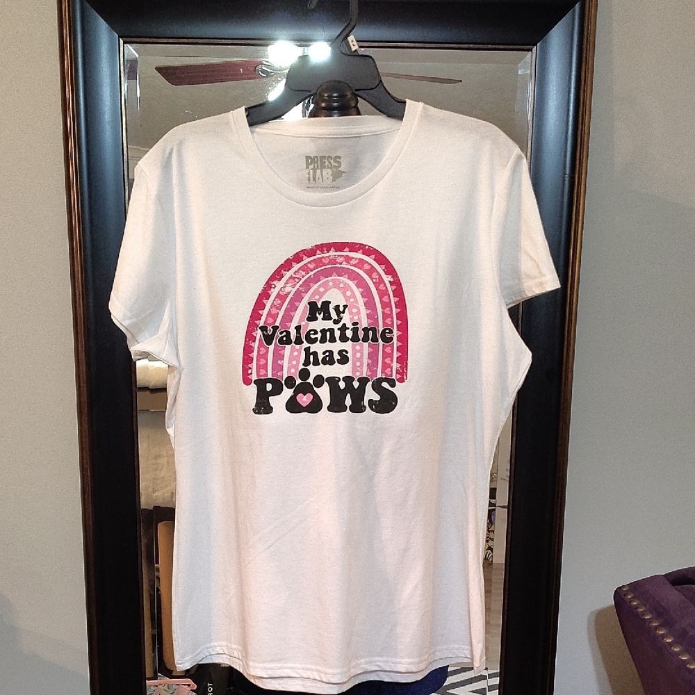 🆕Valentine has Paws" Rainbow Heart Print T-shirt Sz XL NWT